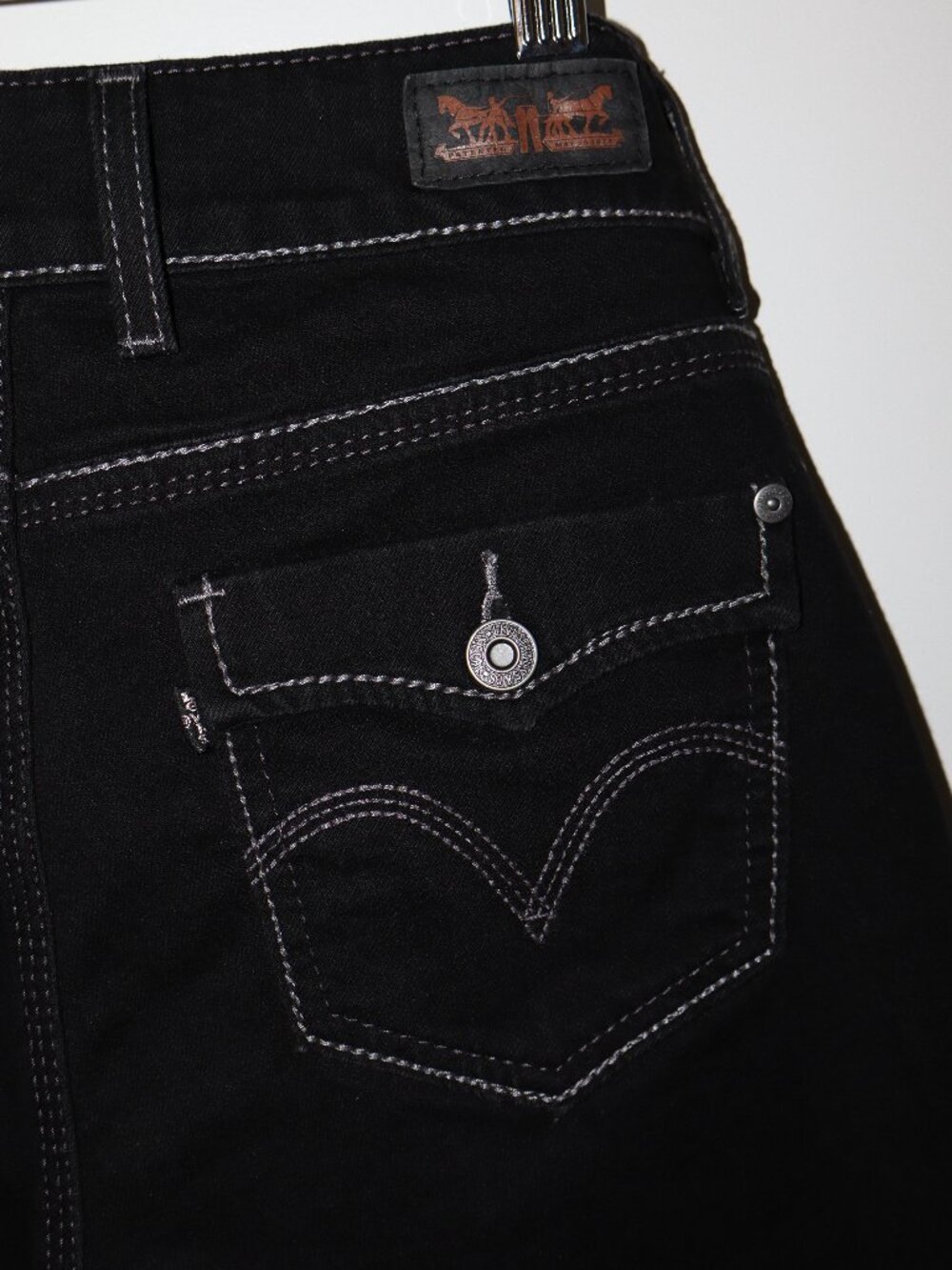 Levi's Women's Black Denim Capri Jeans Size 8 W29 Stretch Contrast Stitch - Picture 4 of 5